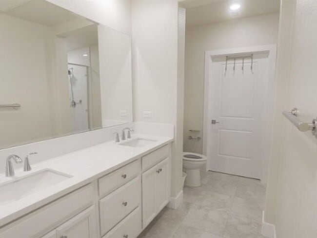 Building Photo - Upscale 2/2 Apartment in The Cannery!-$500...