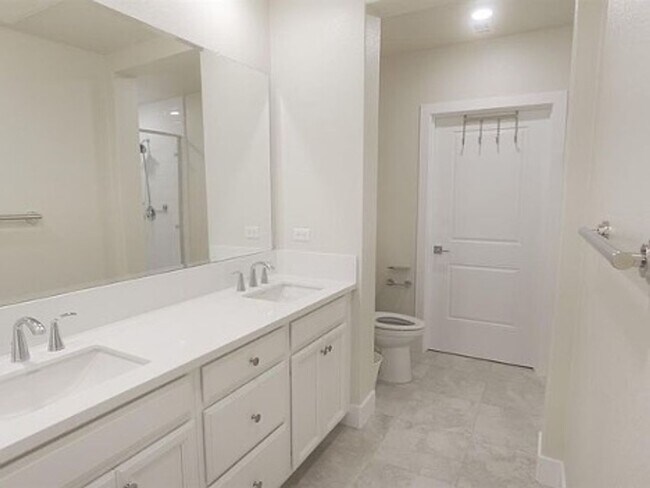 Building Photo - Upscale 2/2 Apartment in The Cannery!