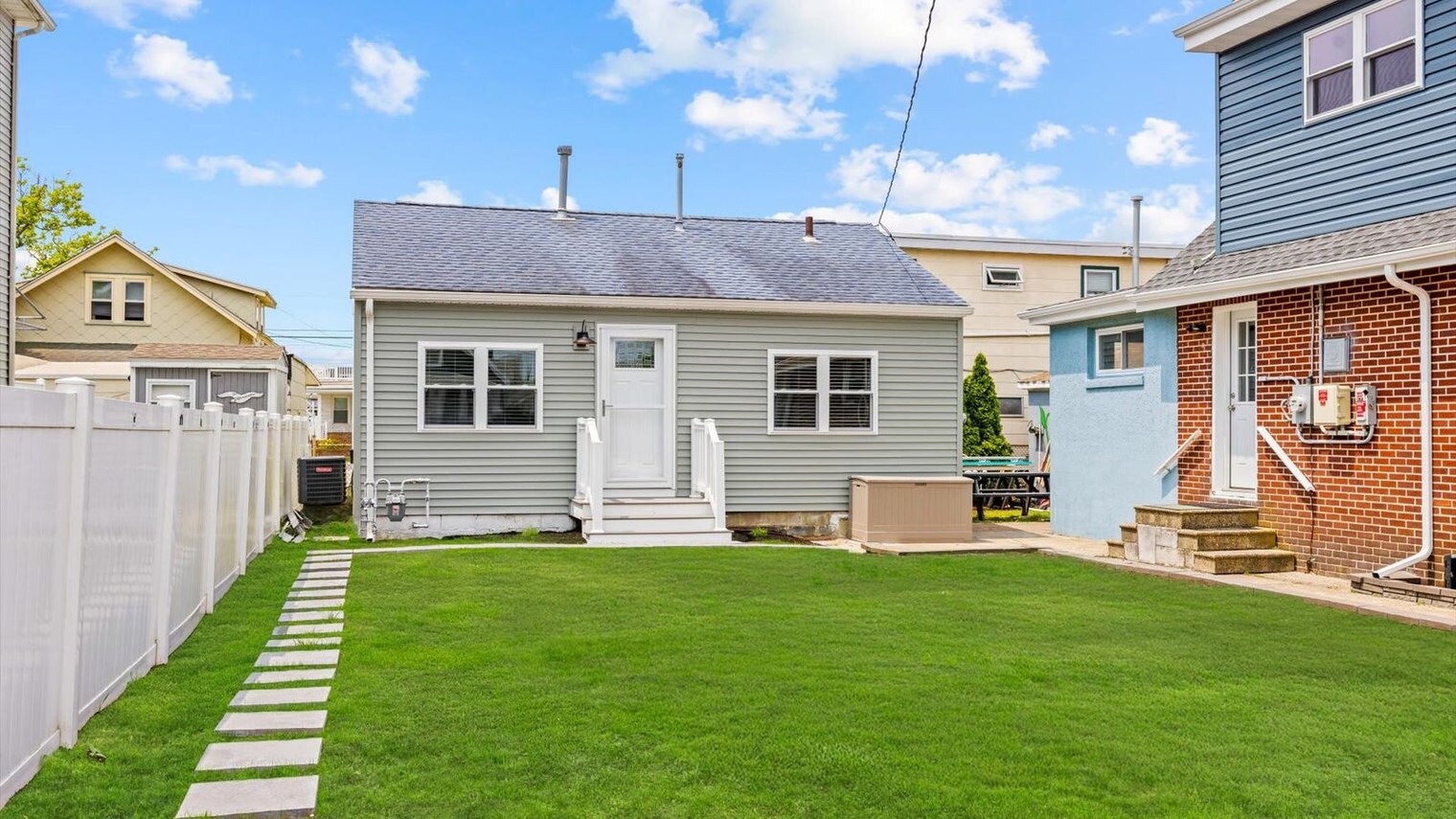 Building Photo - 124 W Heather Rd