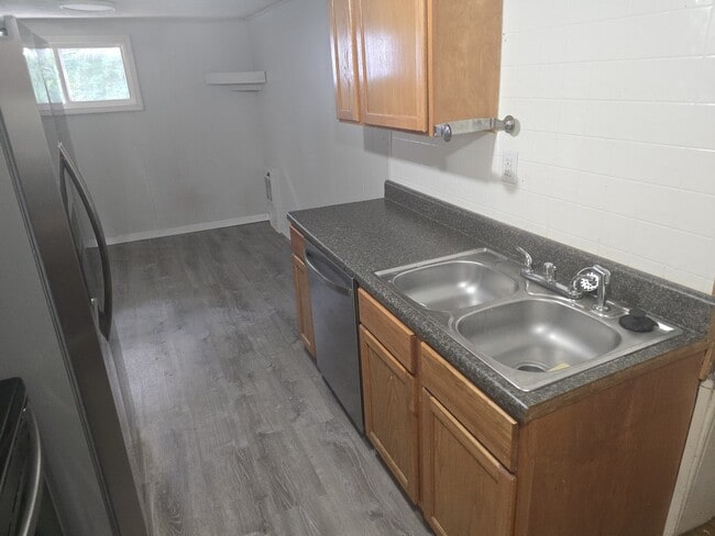 Building Photo - 209 Burch St