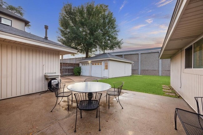 Building Photo - 10826 Lasso Ln