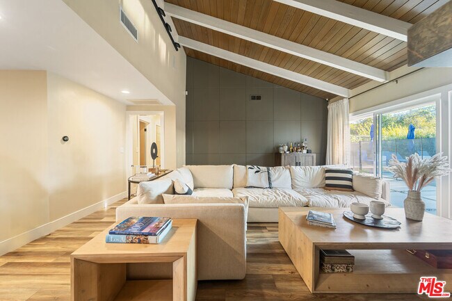 Building Photo - 4731 Deseret Dr