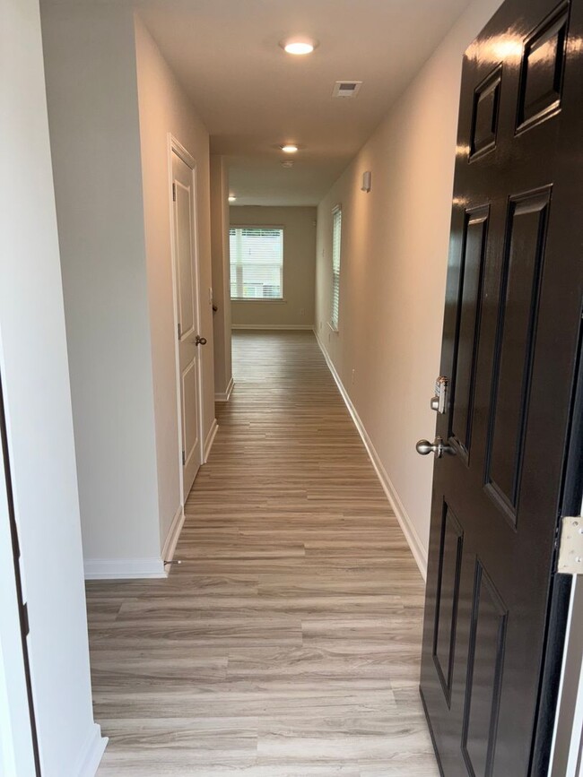 Building Photo - Brand New End-Unit Townhome in Charlotte!