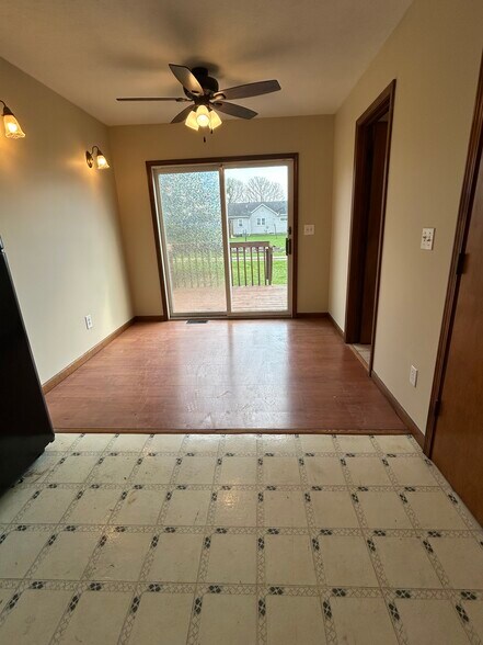 Building Photo - 211 W 2nd St