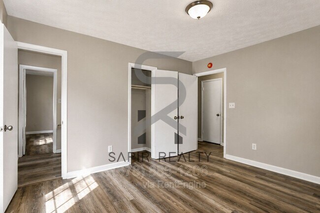 Building Photo - 6329 Wellington Dr
