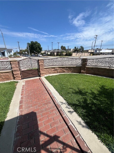 Building Photo - 10547 Garfield Ave