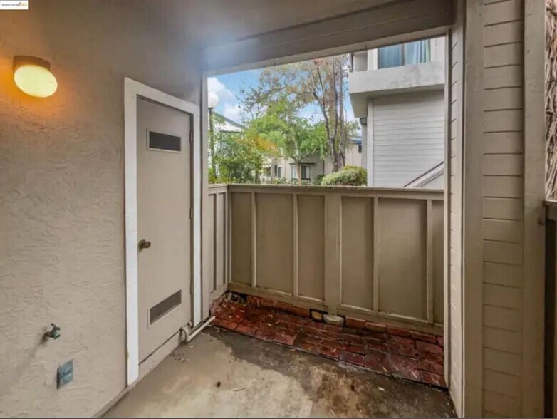 Building Photo - 39965 Parada St