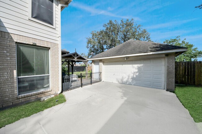 Building Photo - 3515 Shadowside Ct