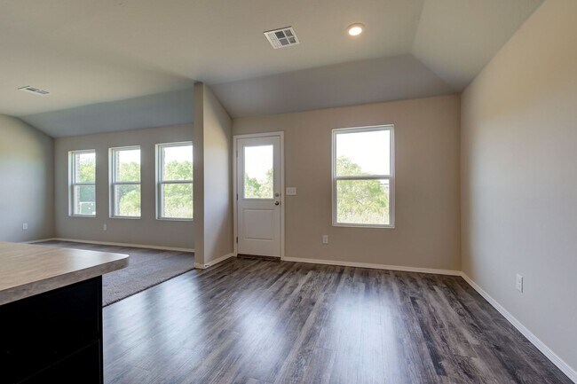 Building Photo - BRAND NEW! 4 Bed 2 Bath Home in Newcastle!
