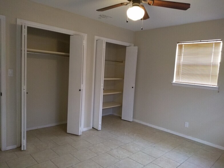 Building Photo - 6917 Alto Rey Ave Apt A