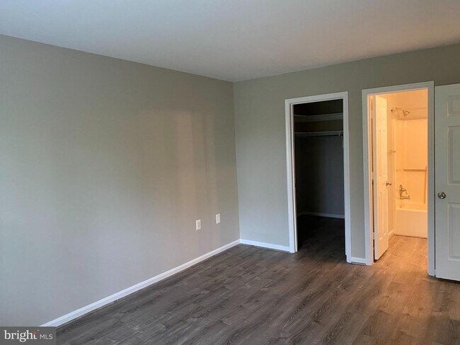 Building Photo - 9949 Grapewood Ct