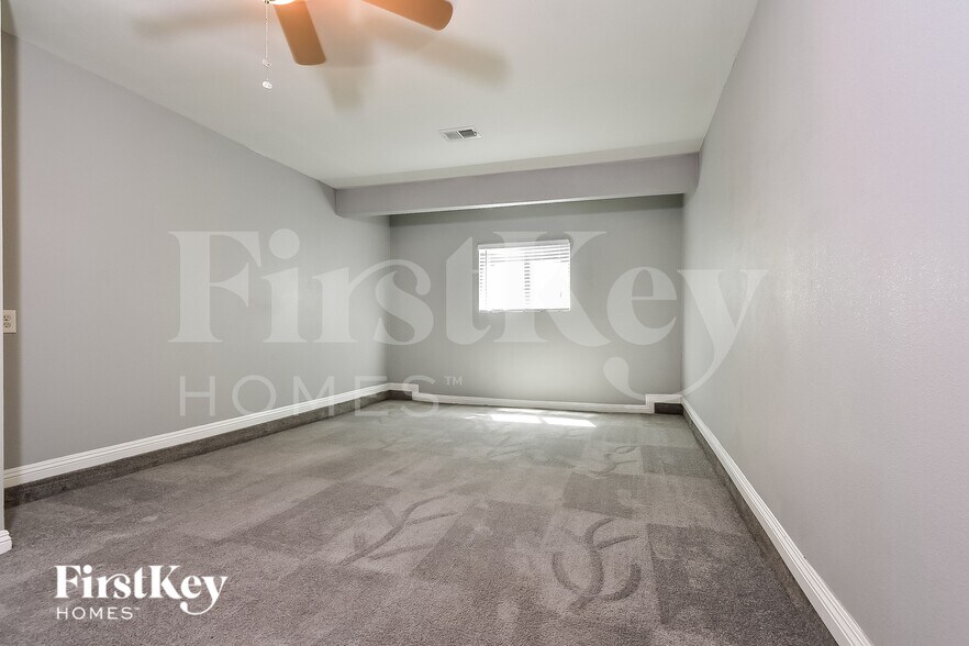 Building Photo - 1613 Amboy Dr