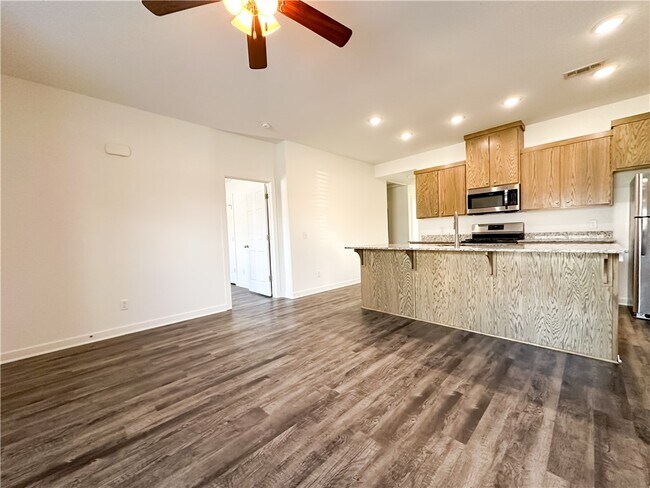 Building Photo - 325 Brook Ct