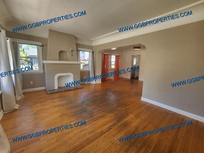 Building Photo - Come See this SAT! 06/27/26 - Live the Belmont Shore Lifestyle! Spanish 2 Bedroom / 1 Bath Home w...