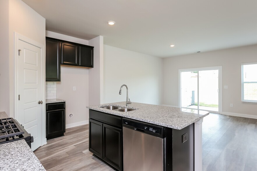 Building Photo - 226 Telford Dr