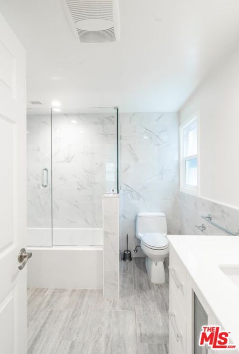Building Photo - 2201 Coldwater Canyon Dr
