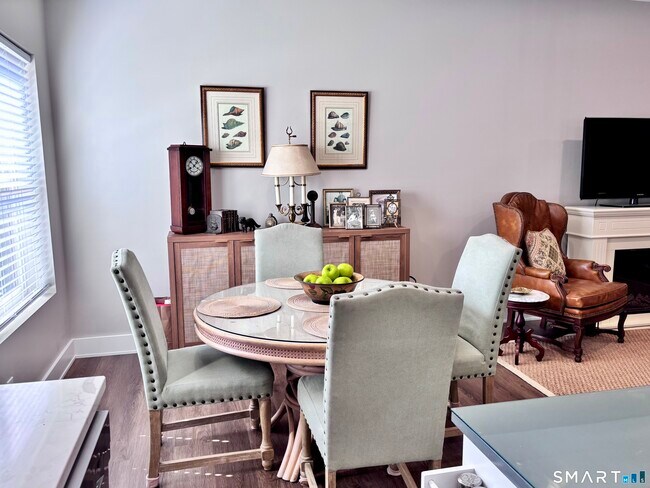 Building Photo - 5 N Salem Rd