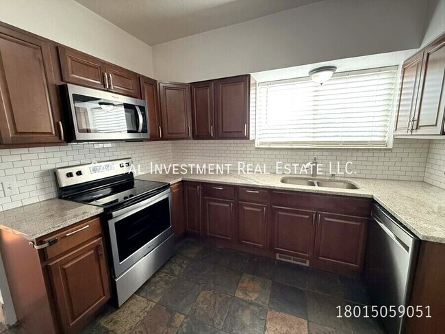 Building Photo - 1386 S 900 W