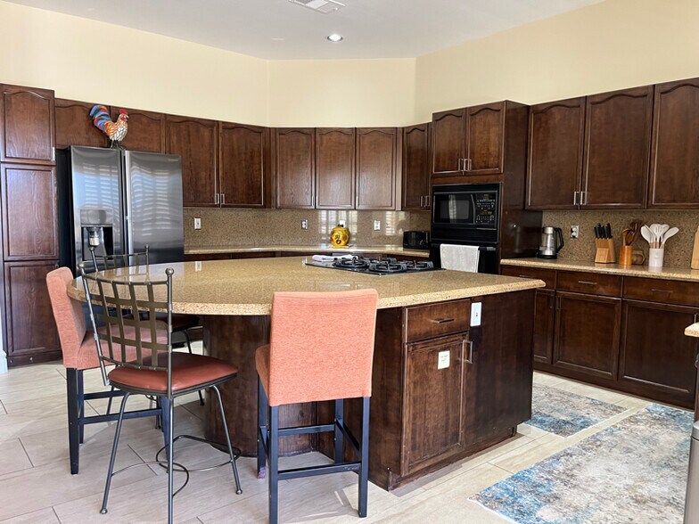 Building Photo - 9499 Castillana Ct