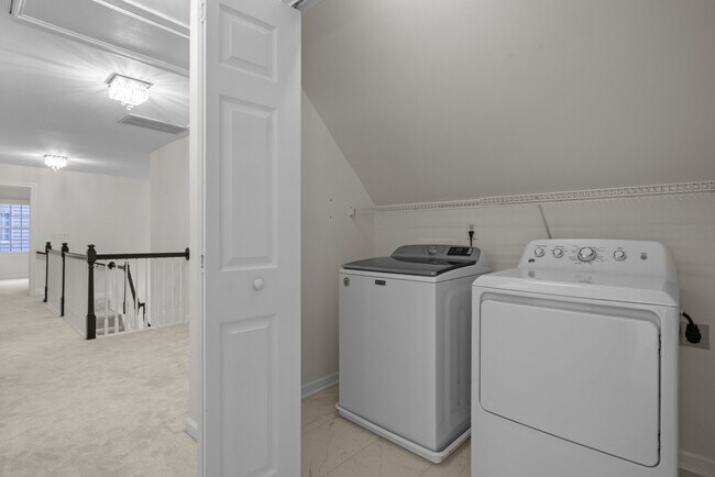 Building Photo - 2406 Flints Pond Cir