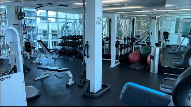 Building Photo - 218 SE 14th St