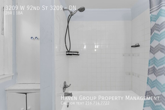 Building Photo - 3209 W 92nd St