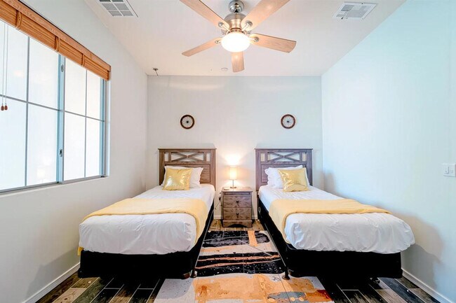 Building Photo - 1549 E Judi Pl