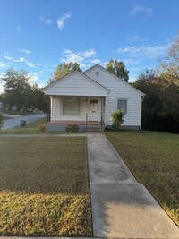 Building Photo - 2 Bedroom Salisbury Home