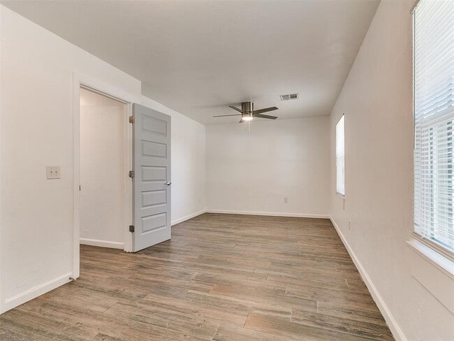 Building Photo - 816 S Santa Fe Dr