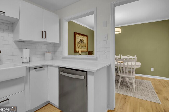 Building Photo - 12 Vista Square NW