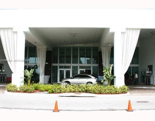 Building Photo - 350 S Miami Ave