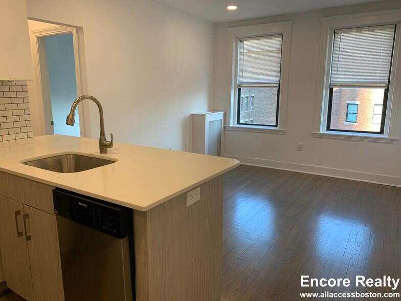 Building Photo - 29 Peterborough St