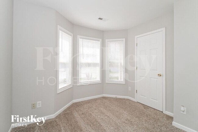Building Photo - 325 Northoaks Drive
