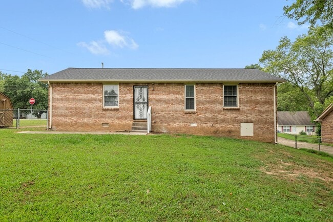Building Photo - Three Bedroom on Corner Lot!