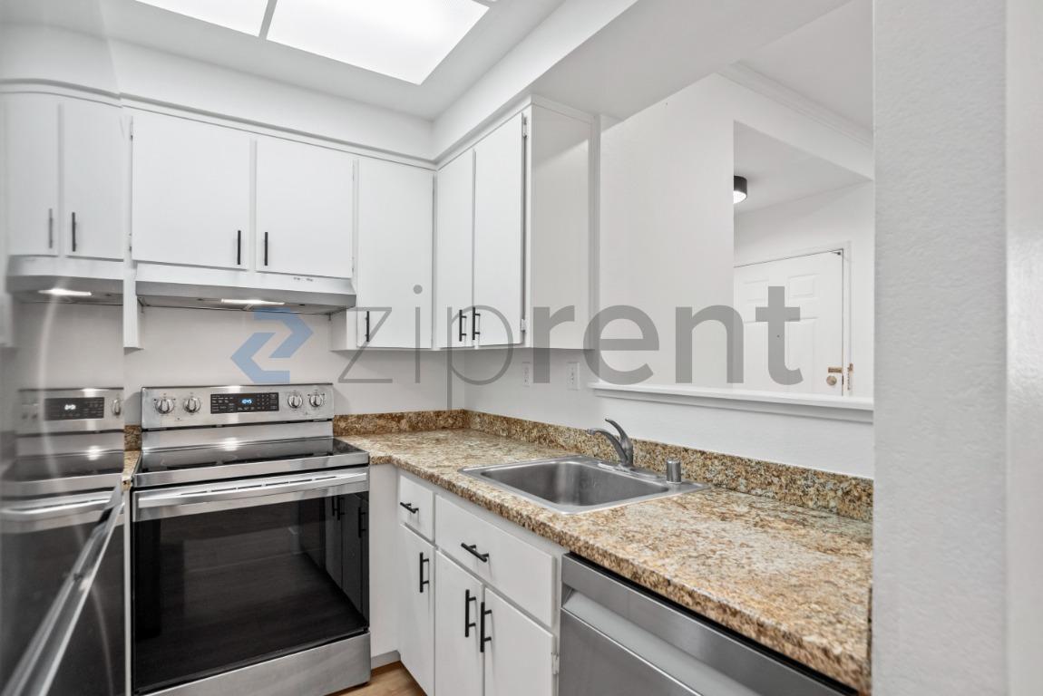 Building Photo - Unit 385