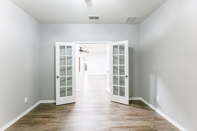 Building Photo - Spacious 3-Bedroom in Gated Community