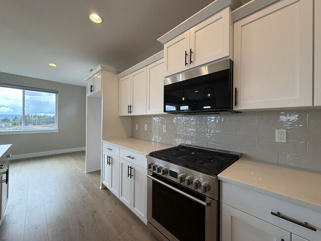 Building Photo - 12425 SW Silvertip St