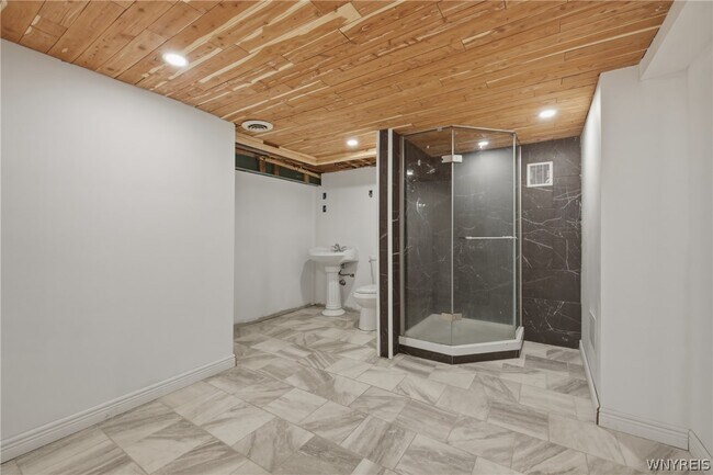 Building Photo - 3667 Fuller Ave