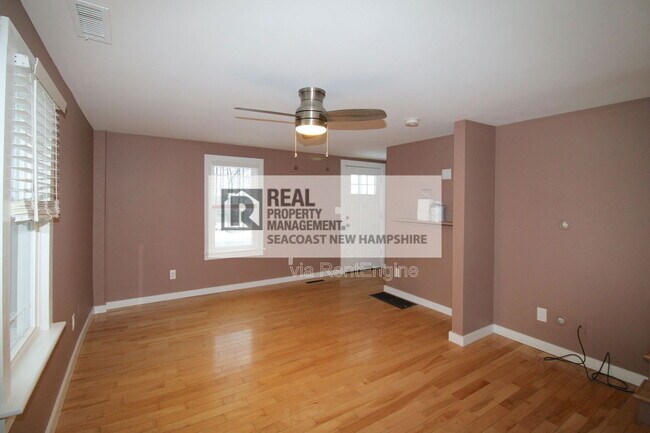 Building Photo - 182 Madbury Rd