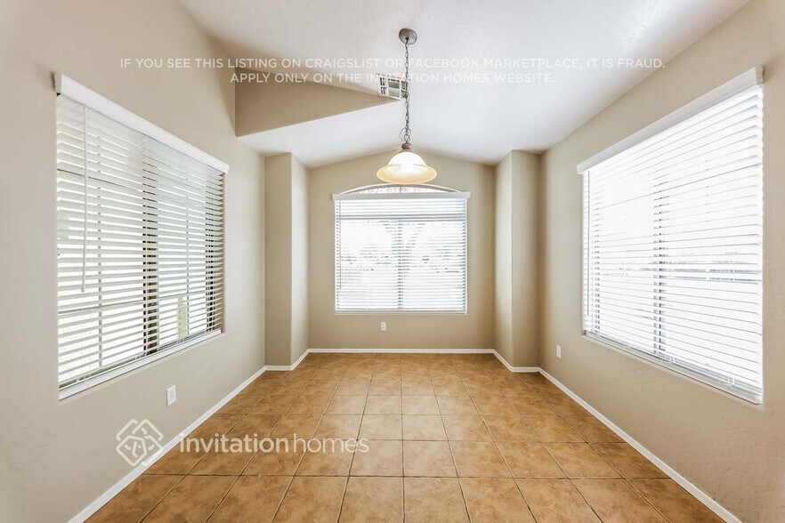 Building Photo - 2122 S 114th Ave