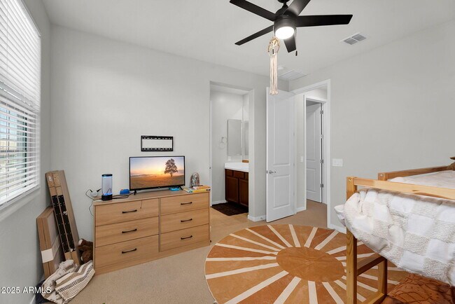Building Photo - 9418 E Theia Dr