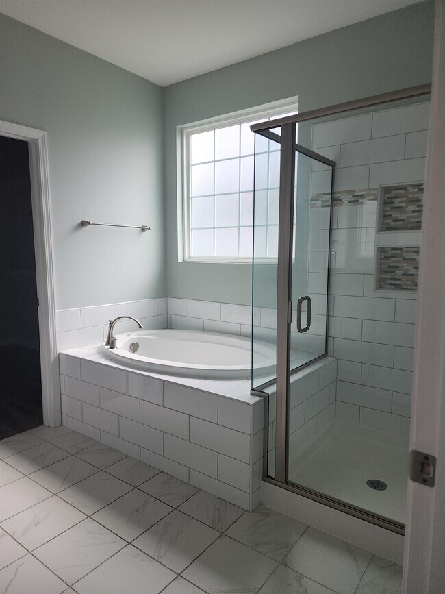Building Photo - 5527 Redleaf Rose Dr