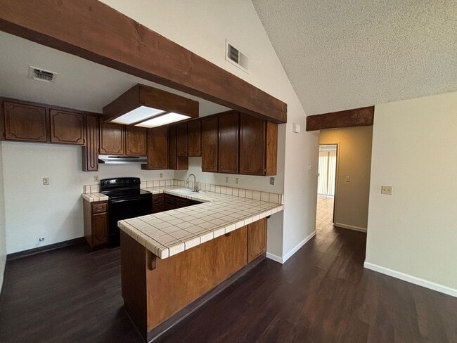 Building Photo - 5332-5332 Angelina Ave