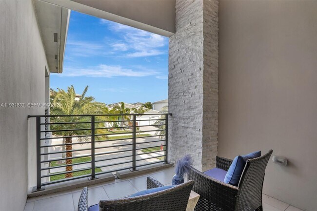 Building Photo - 17113 Aquavera Way