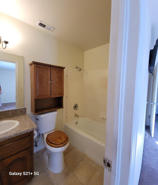 Building Photo - "Charming 3-Bed, 2-Bath Gem in St. George - Bloominton Hills  - Available March 2026