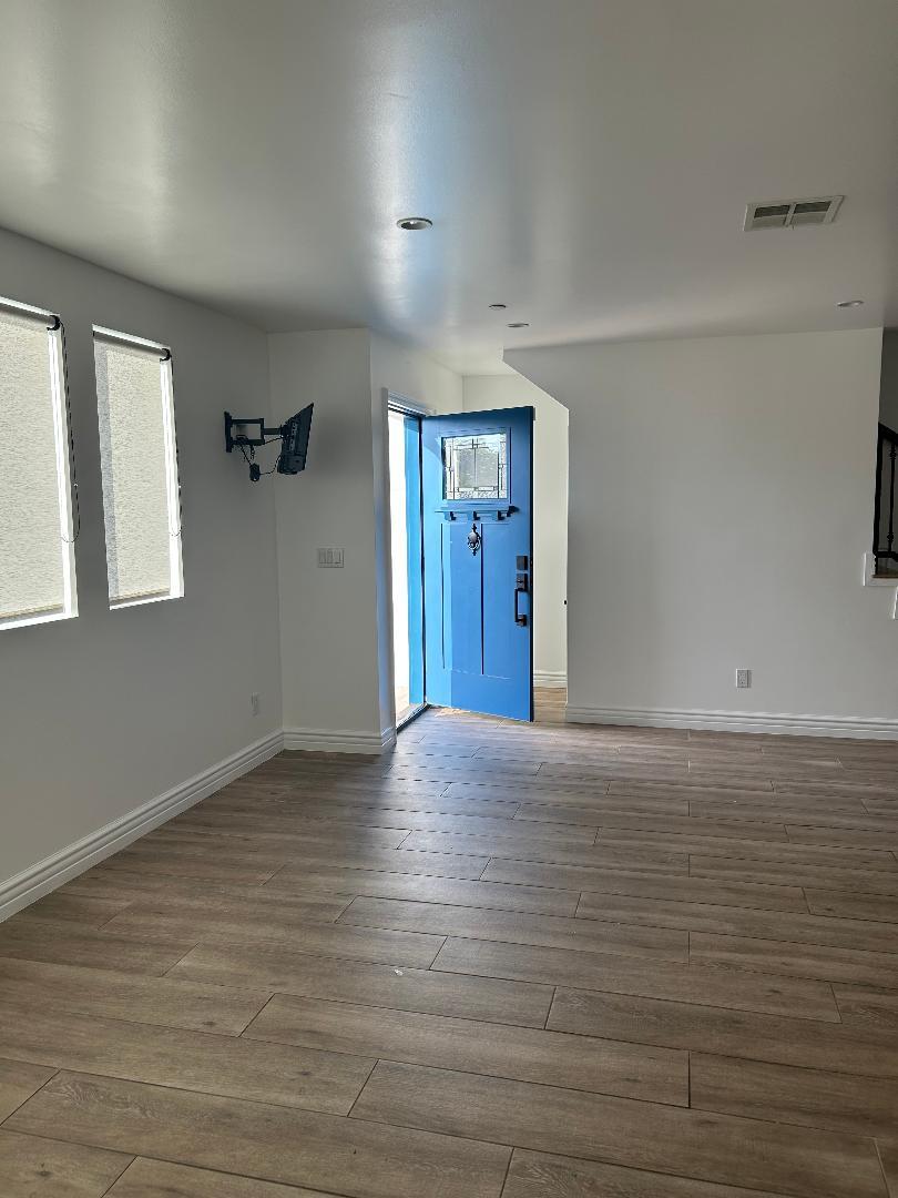 Building Photo - 10224 La Reina Ave