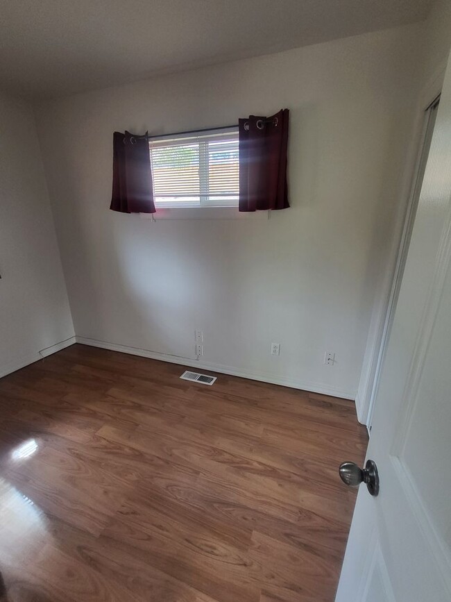 Building Photo - 2 bedroom 2 bath for rent in the NW Area o...