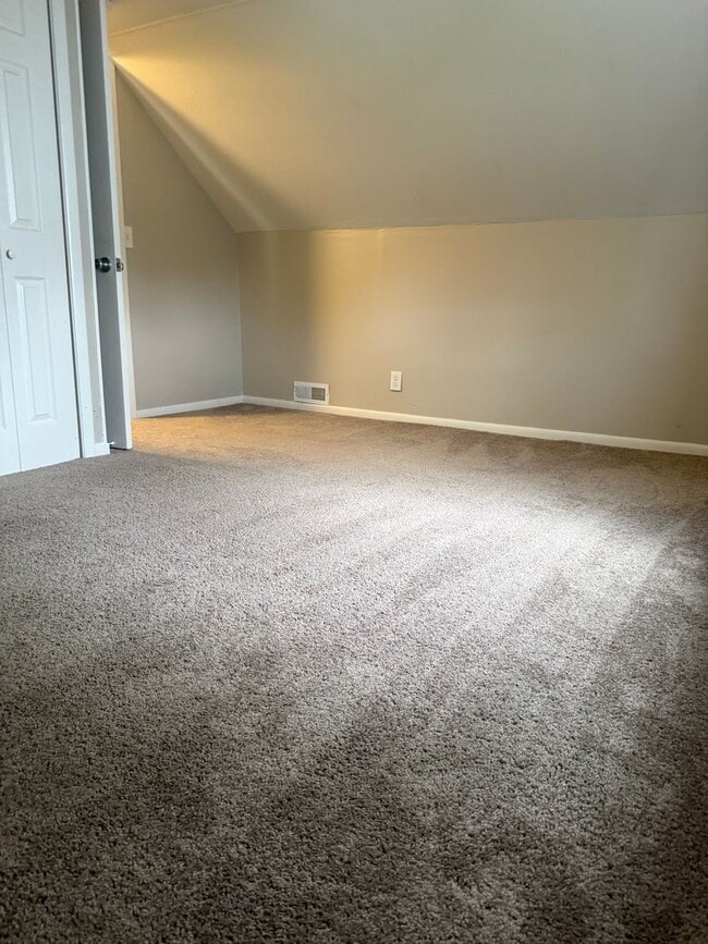 Building Photo - SPECIAL OFFER ! Sign lease by Monday 5/11/26 and  get  1/2 Off First Month rent!