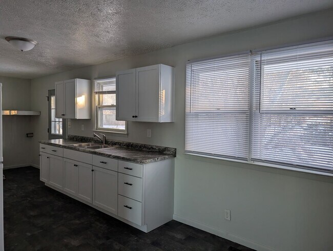 Building Photo - 57-63 John