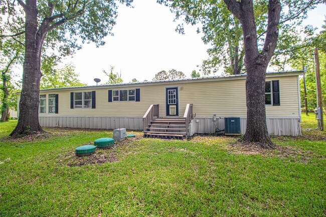 Building Photo - 613 River Rd